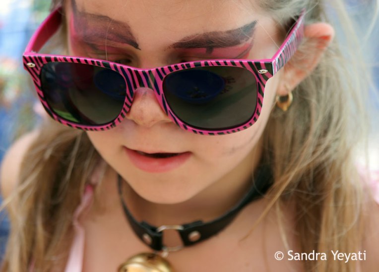 girl-pink-sunglasses